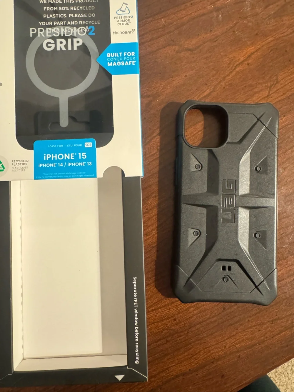 speck PRESIDIO2 GRIP MagSafe iPhone 15 Case - Black